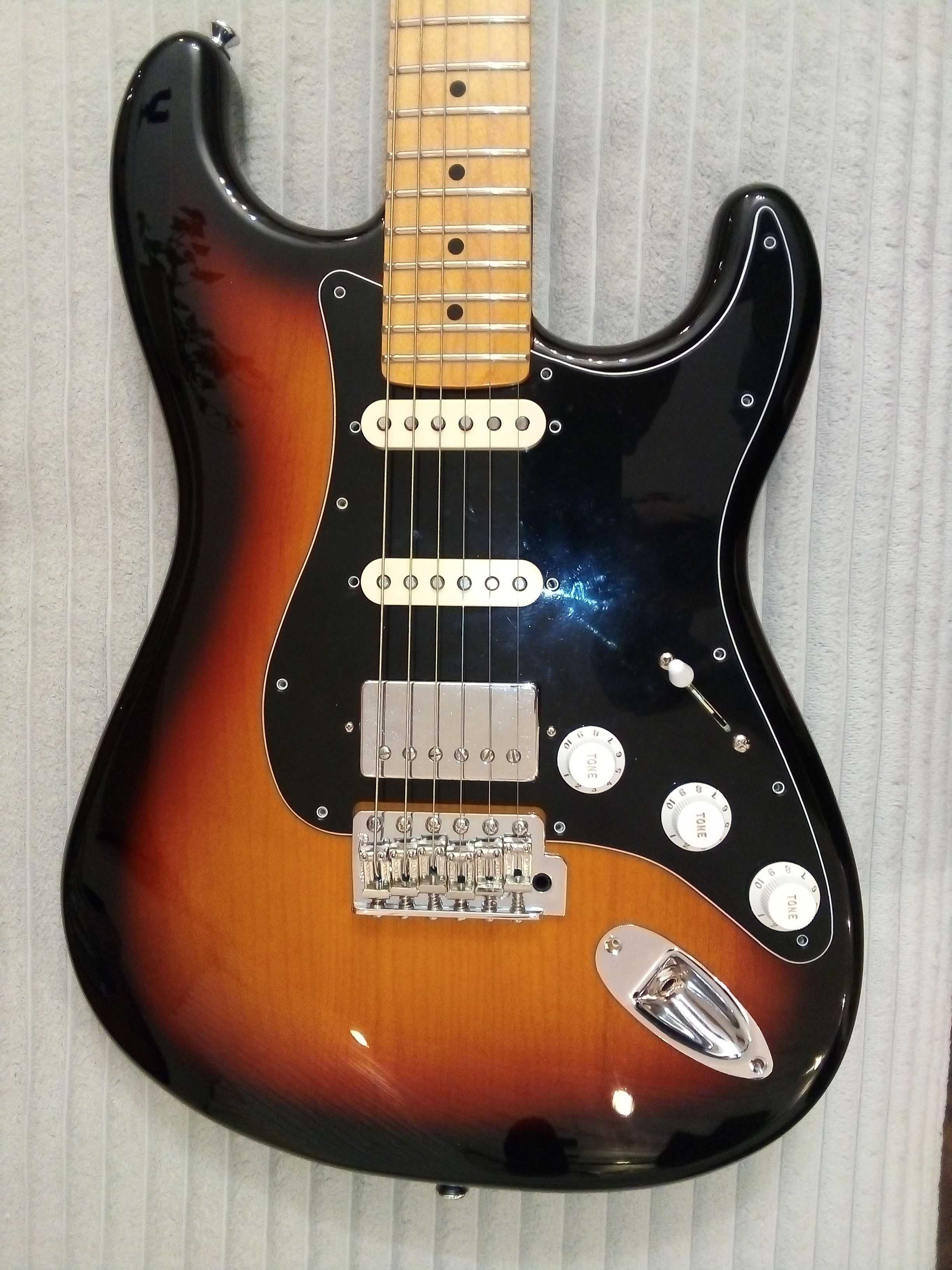 vintage v6 stratocaster 2020r single fender custom 57/62 humbacker G&L