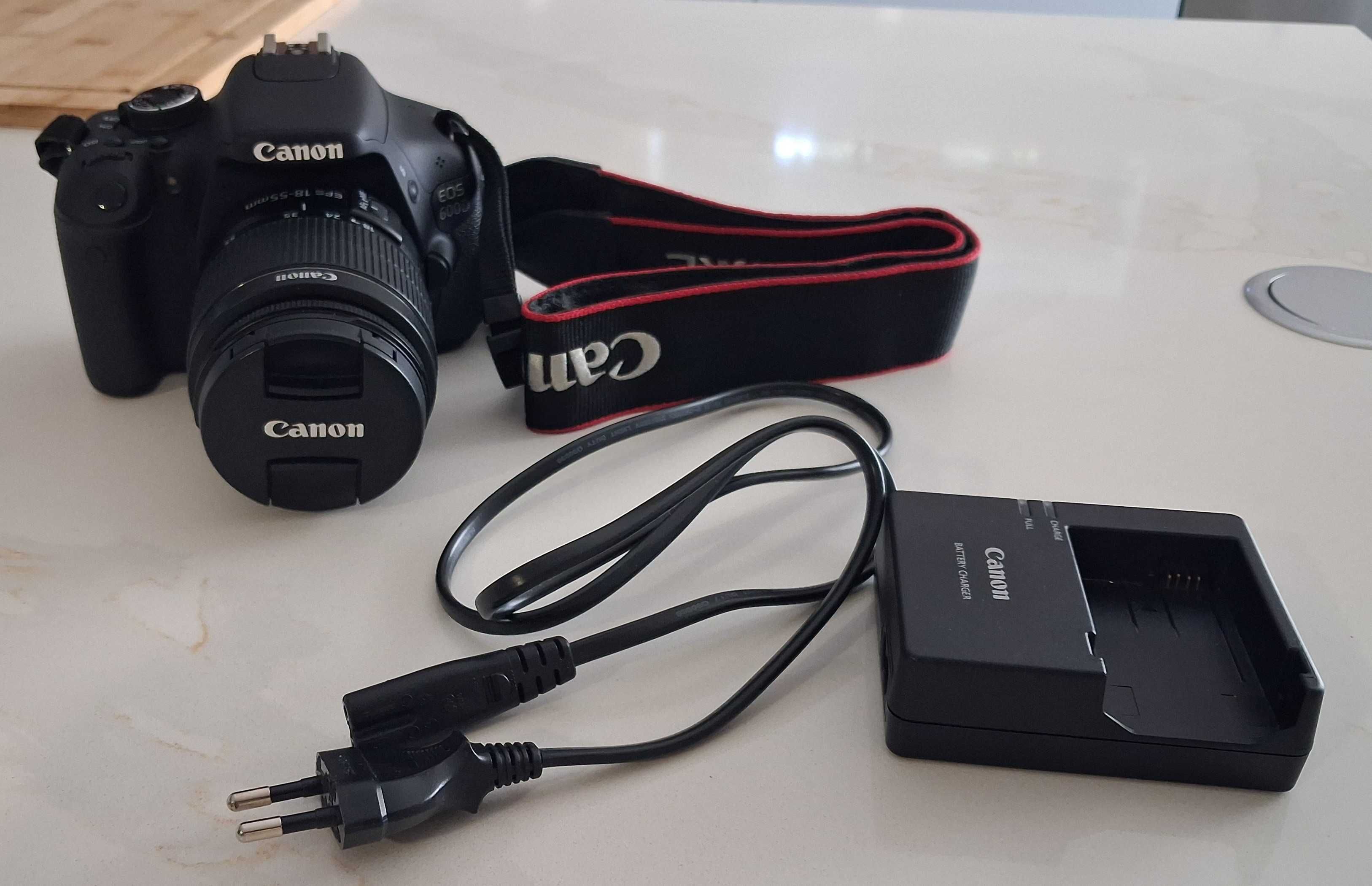 Canon EOS 600D EF-S 18-55 III Kit Reflex