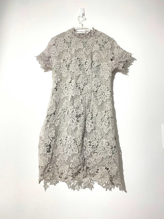 sukienka ze stójką koronka M L wesele mini ażurowa szara glamour