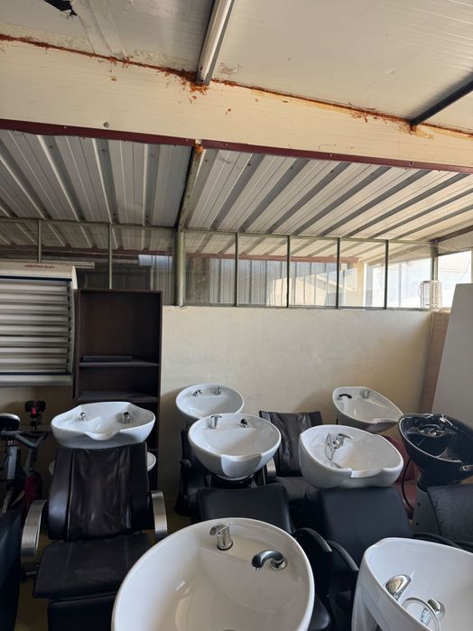 Rampa para lavagem capilar, usada, ideal para salões e barbearias