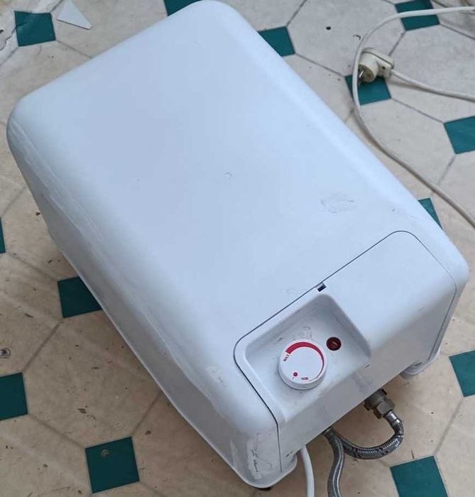 Elektryczny ogrzewacz wody 15l