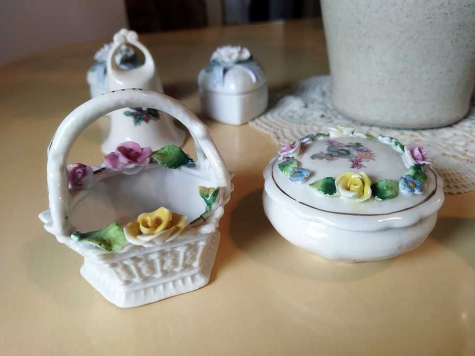 Komplet szkatułki porcelanowe koszyczki łabędzie figurki