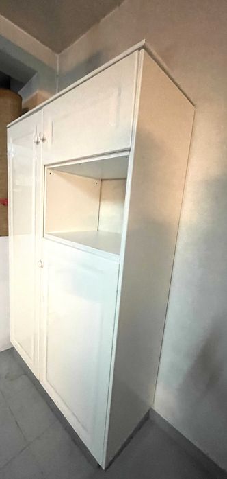 Móvel Despensa para Cozinha em Branco Lacado - Excelente