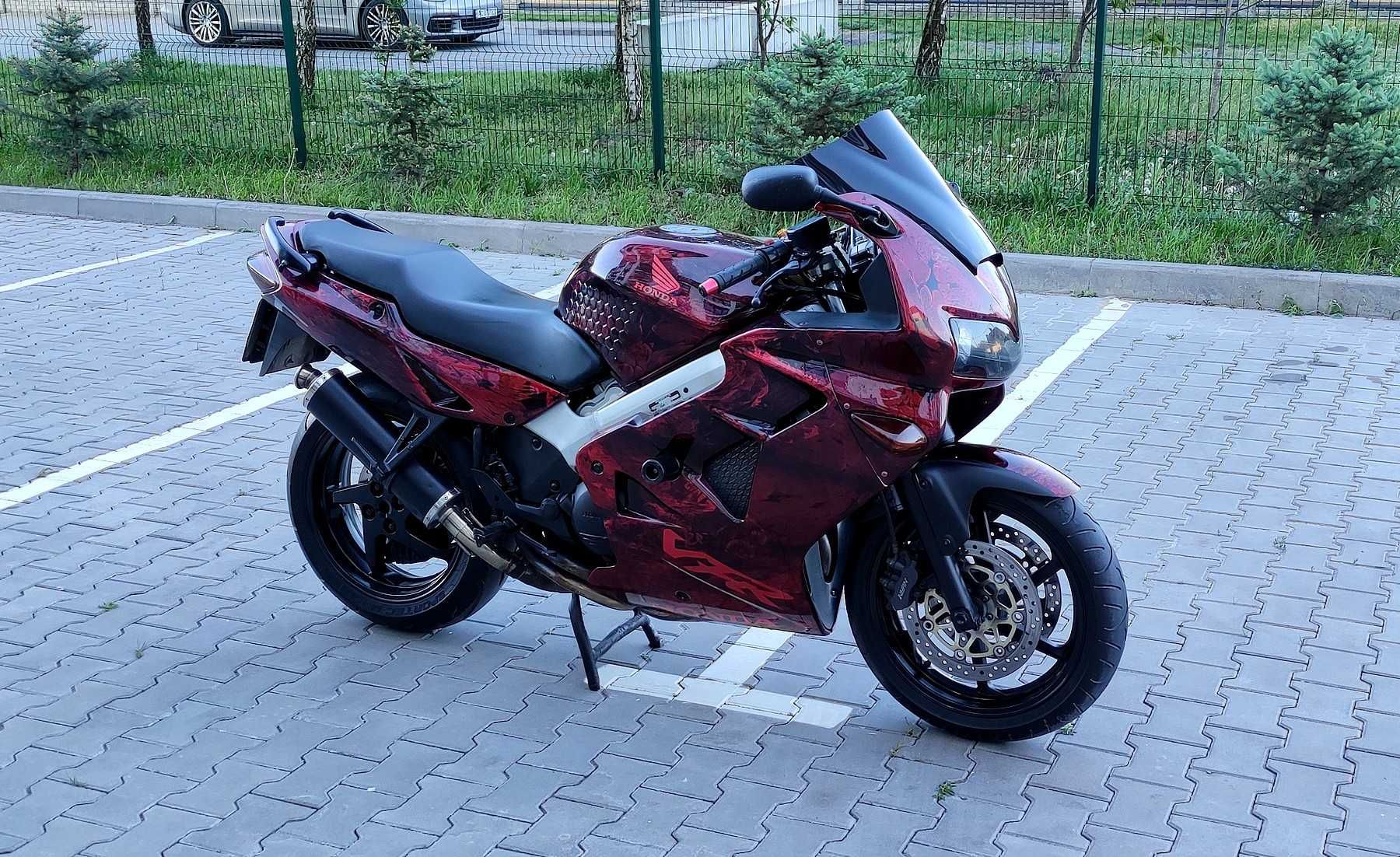 Мотоцикл Honda VFR 800 інжектор, мотор V4, 106 кc ексклюзивна покраска