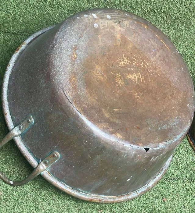 Tachos e alguidares antigos em cobre