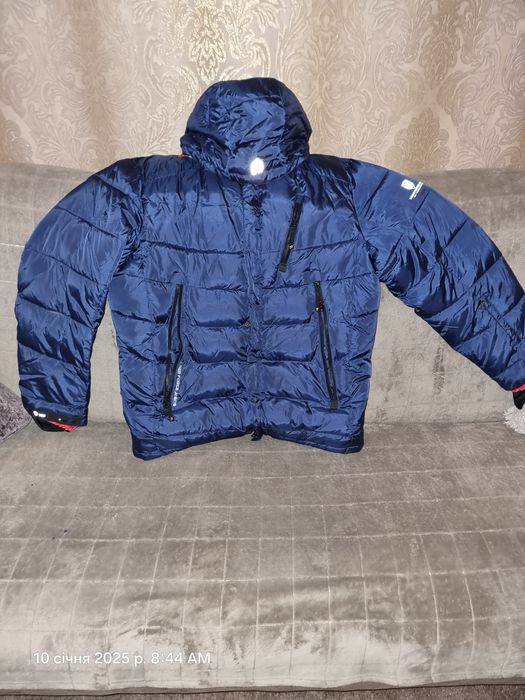 Продам майже нову чоловічу куртку