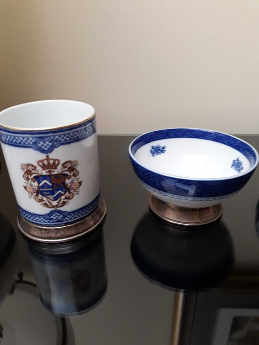 Peças em porcelana decorativa com base em prata