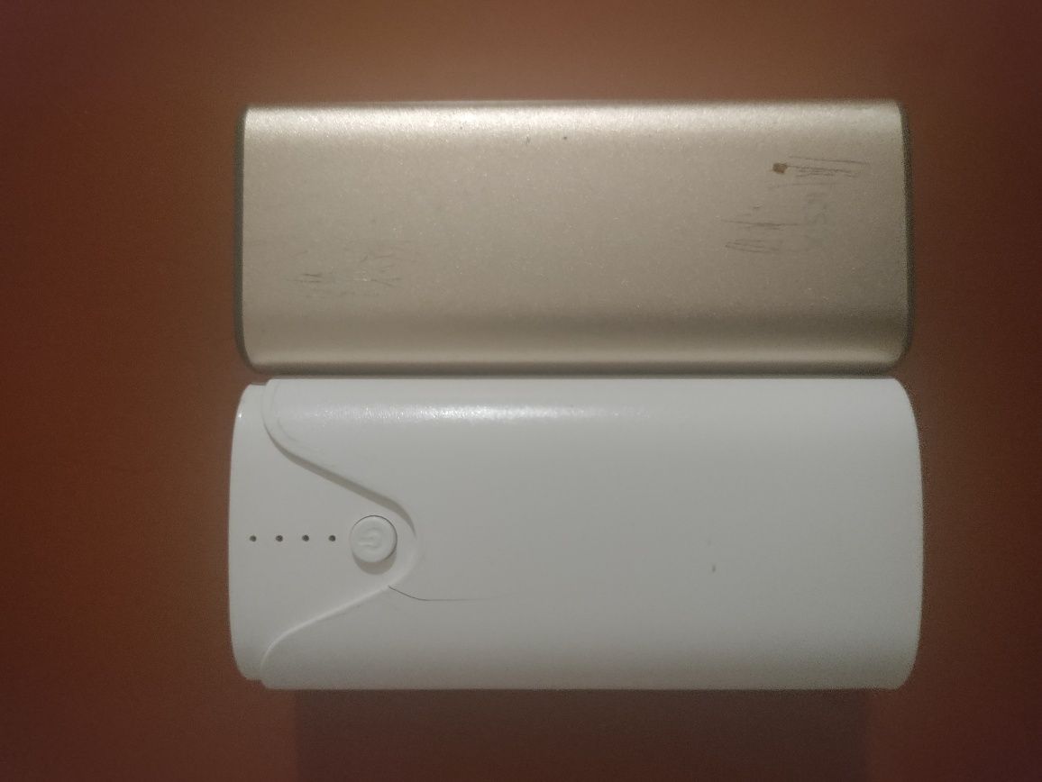 2 powerbanks usados com 4000mAh de capacidade