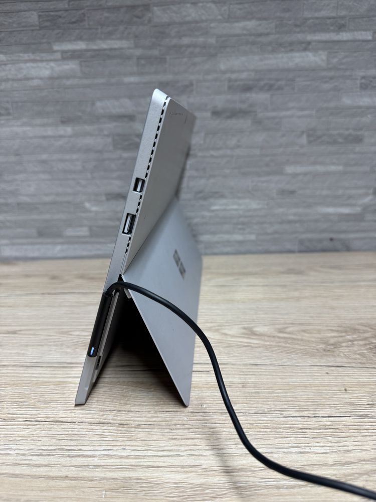 Microsoft Surface Pro 4 i5/8/256gb/проблемна плата