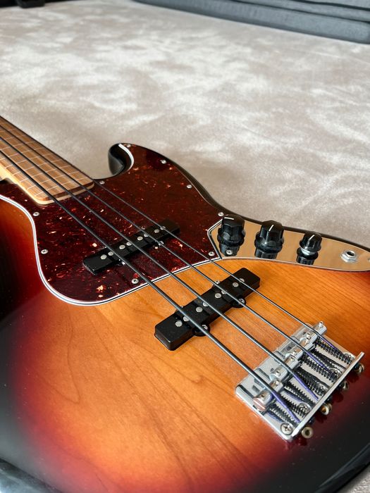 Vendo Fender Jazz Bass Fretless