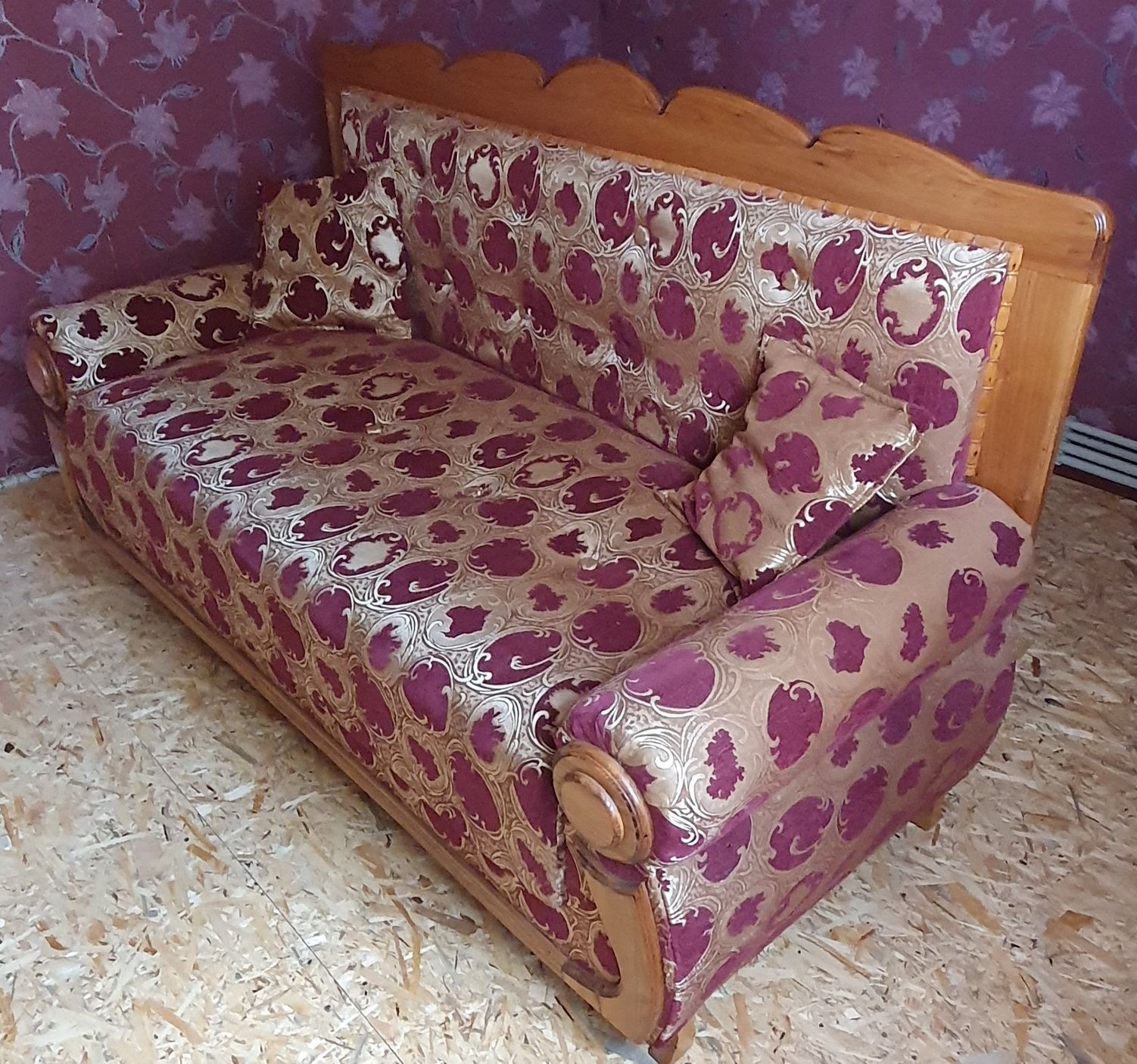 Диван  раритет .