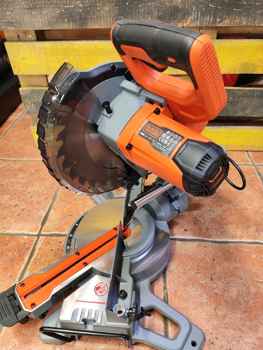Пила торцовочная сетевая BLACK+DECKER BES701/216мм/с протяжкой/XPS|Га2