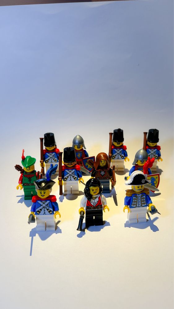 figurki lego - żolnierz imperialny i piratka z serii Pirates NOWE