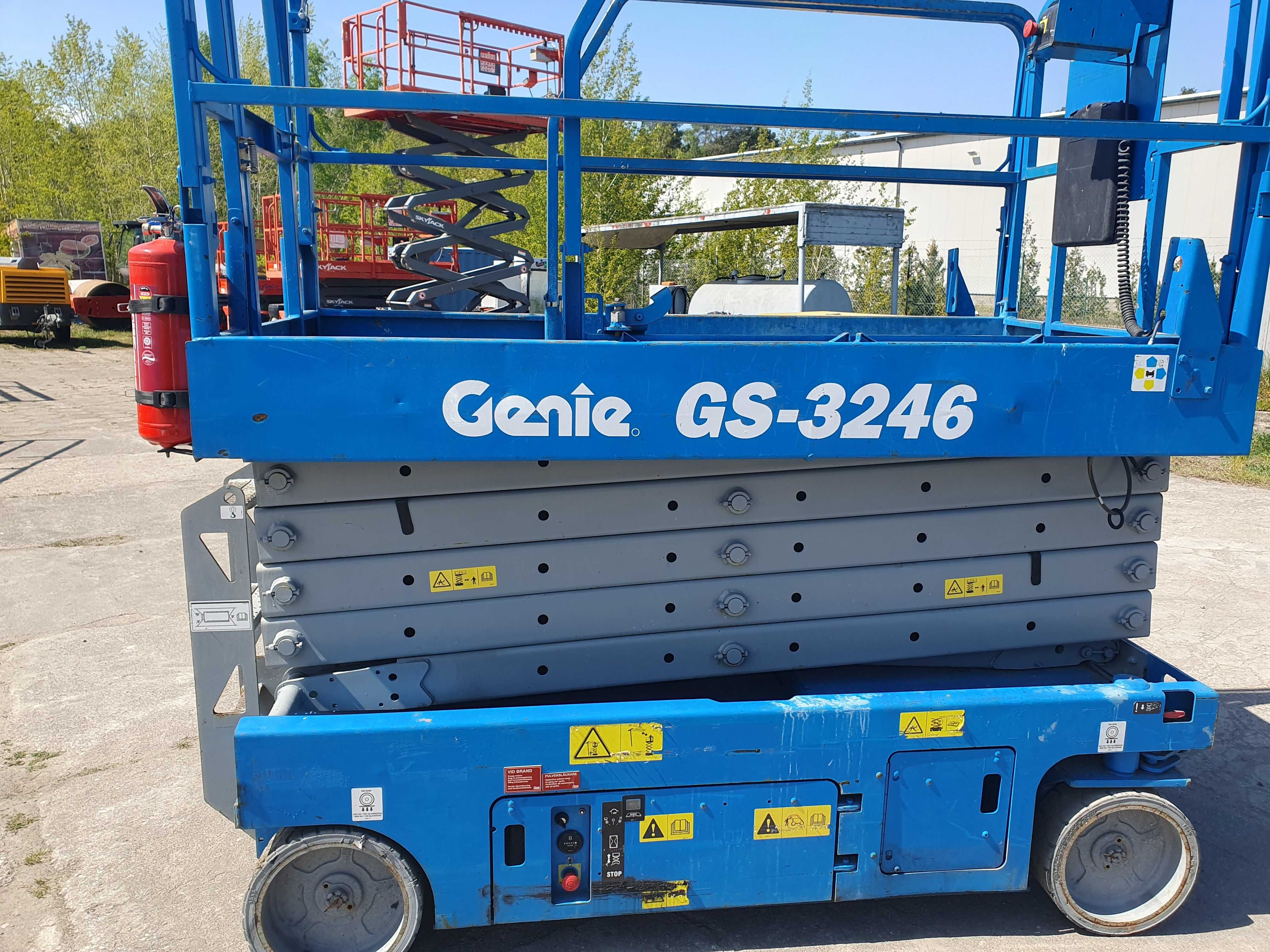 Podnośnik nożycowy GENIE GS 3246, 2006, 11,60m. netto: 29.000 PLN.