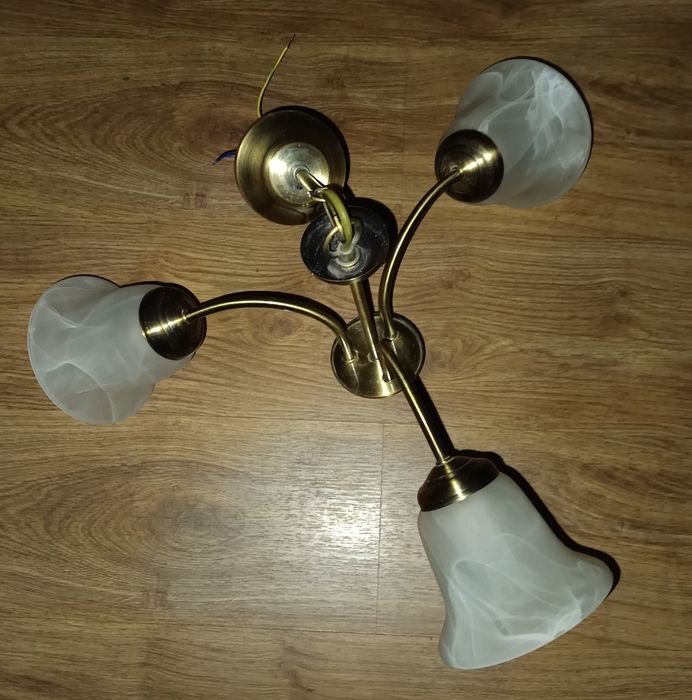 Lampa sufitowa z kloszami szklanymi