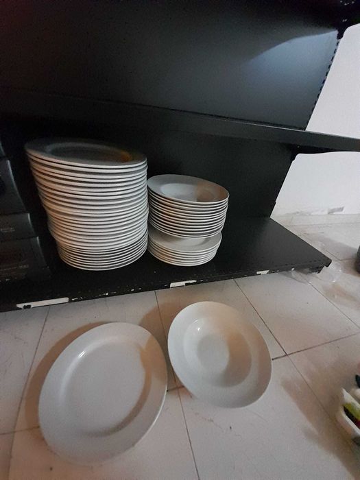 pratos, chávenas, tigelas e taças