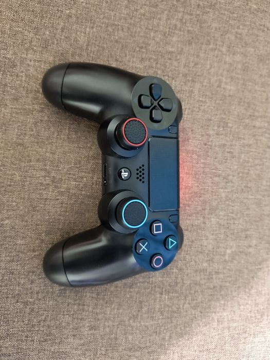 Продам PS4 c играми