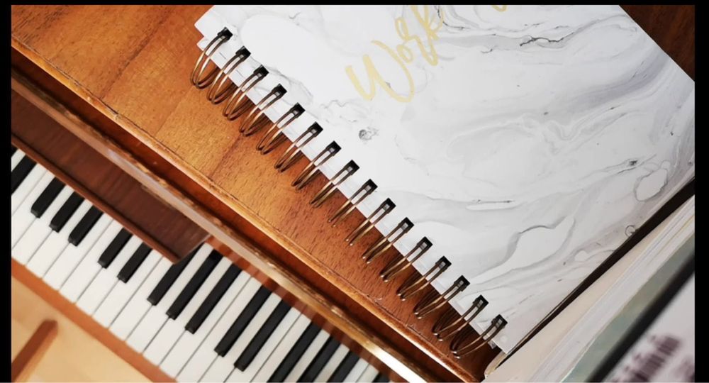 Nauka śpiewu, gry na pianinie i pisania piosenek – dla dorosłych