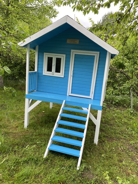Дитячий будиночок з дерева