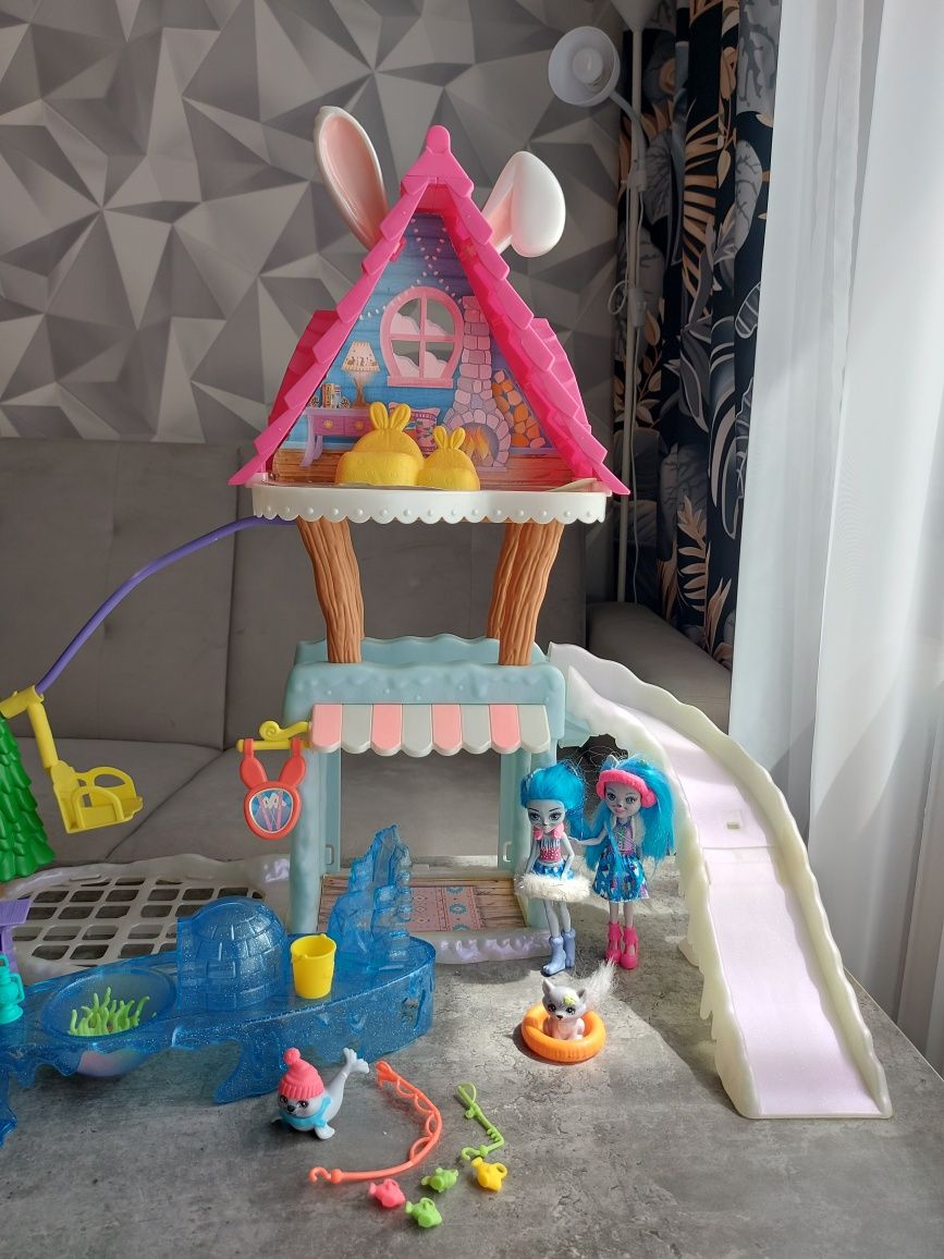 Domek zimowy i zimowe wędkowanie enchantimals 2 zestawy