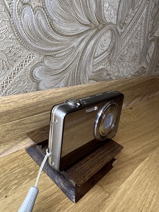 Цифровий фотоапарат Samsung ST700