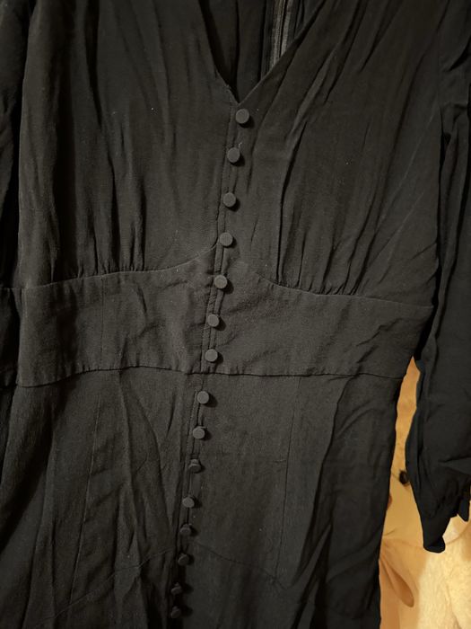 Чорна сукня з імітацією корсета