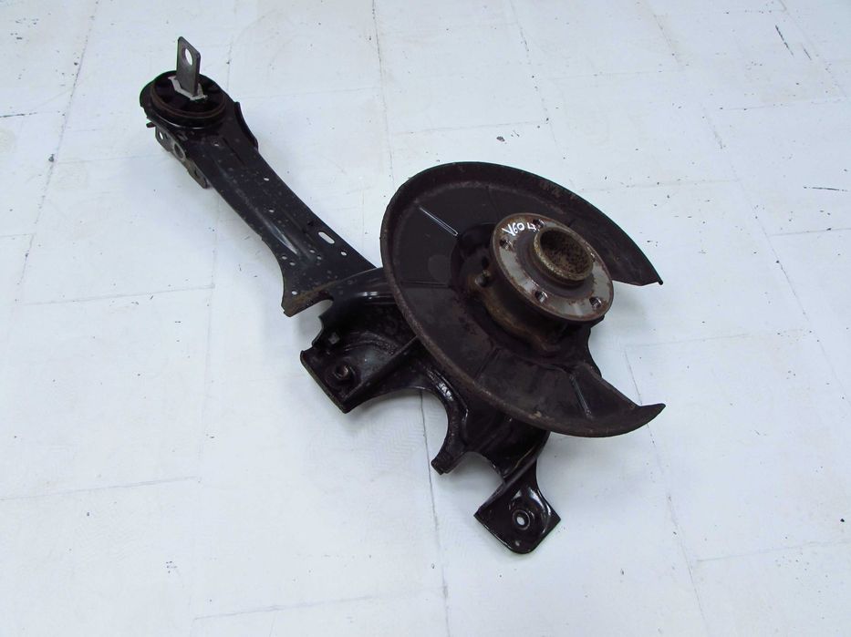 VOLVO S60 II V60 10-18 PIASTA ZWROTNICA WAHACZ TYL LEWY 6G915A969