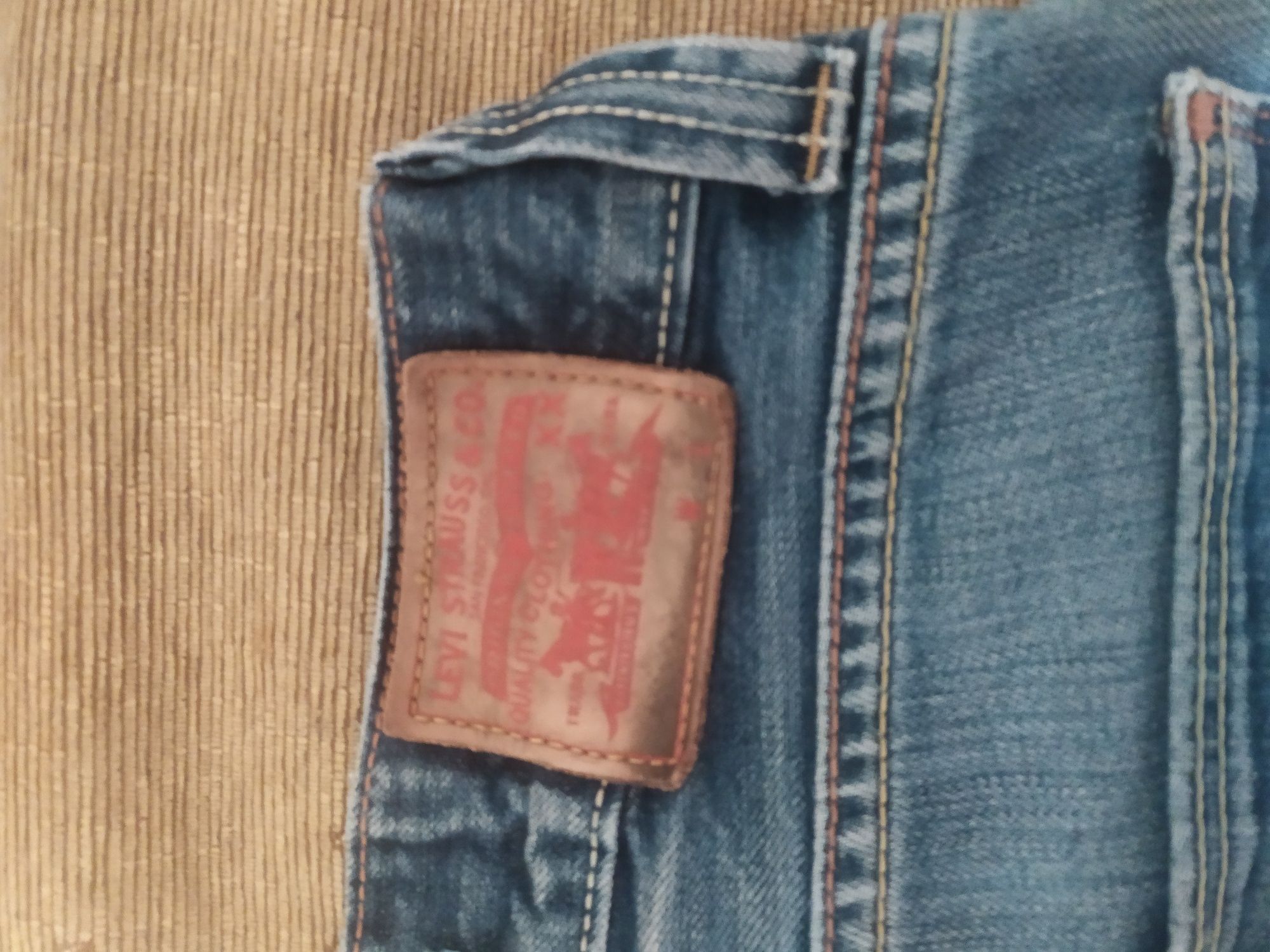 Джинси Levi Strauss & Co