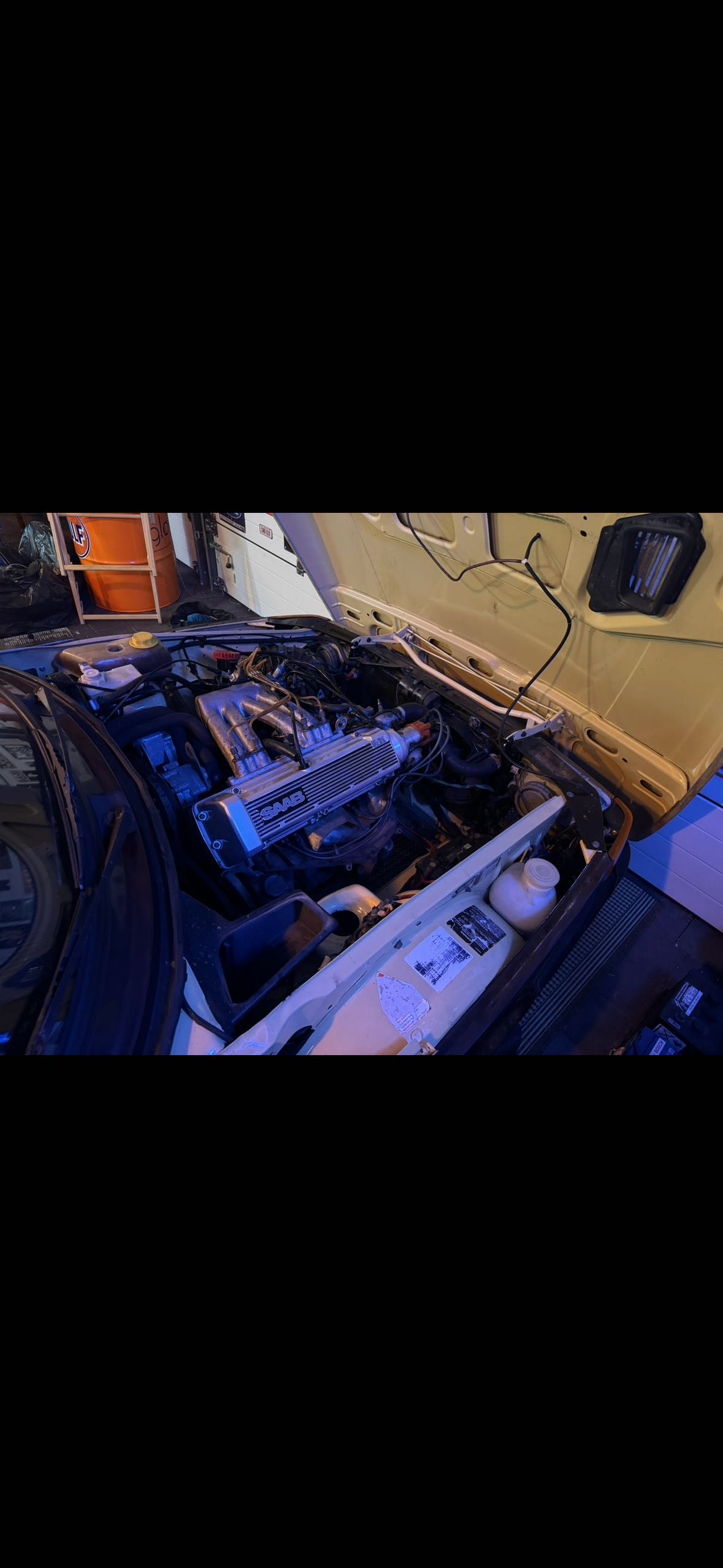 Saab 900i , zamiana, 230.000 . Zamienię Bus blaszak , Navara , pick-up
