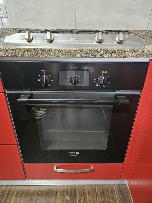Vendo Forno , praticamente novo , usado poucas vezes