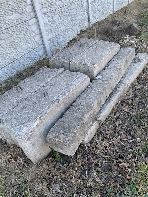 Бетонні блоки та пасинки