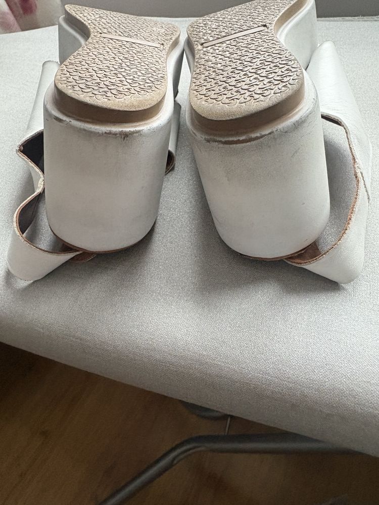Sandaly biale skorzane r.38