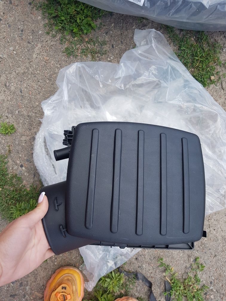 Корпус фільтра повітряного в зборі Jeep Grand Cherokee Dodge Durango 3