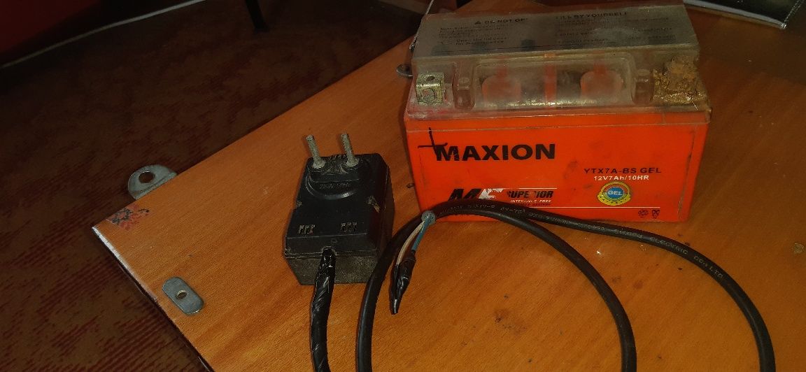 Зярядний пристрій для 12v-13v аккумуляторів(зарядное авто-мото аккум.)