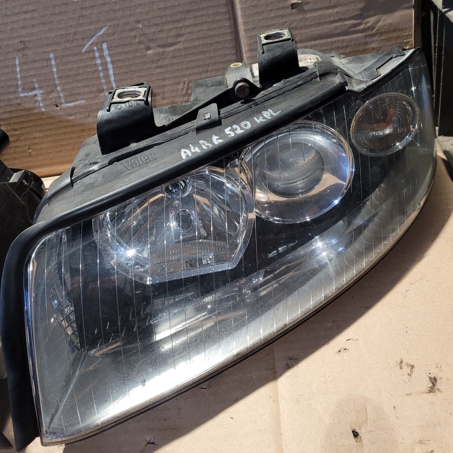 Lampy xenon przód lewa prawa audi a4 b6 2002r VALEO