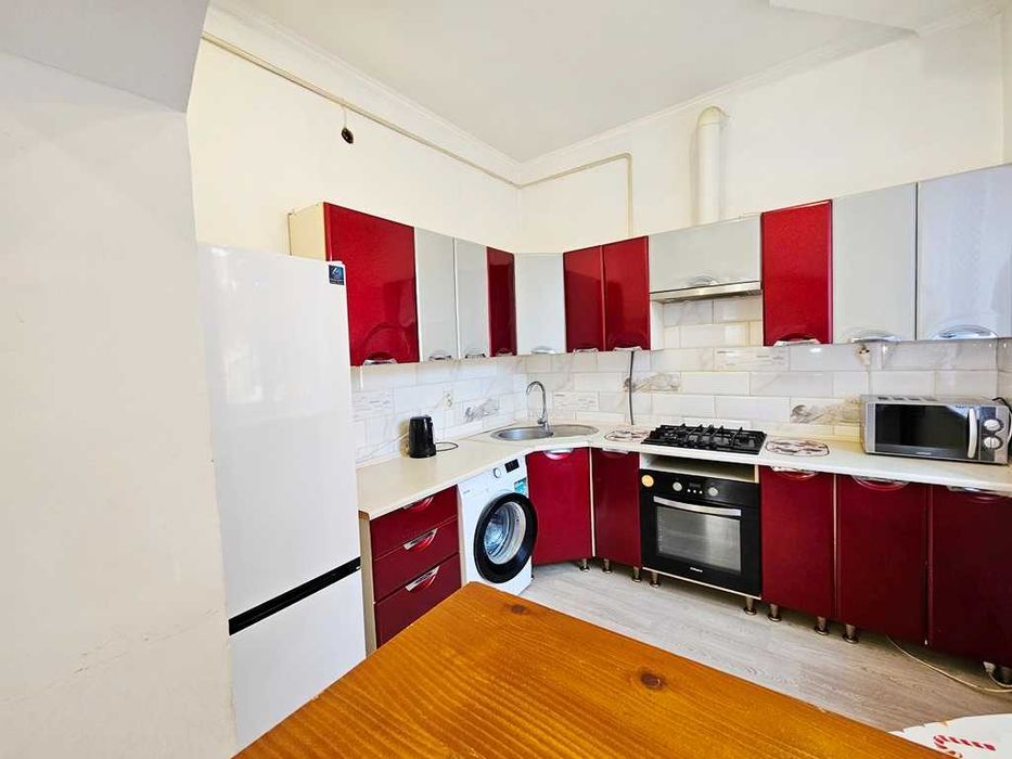 Житлова двокімнатна квартира з меблями та власним опаленням...