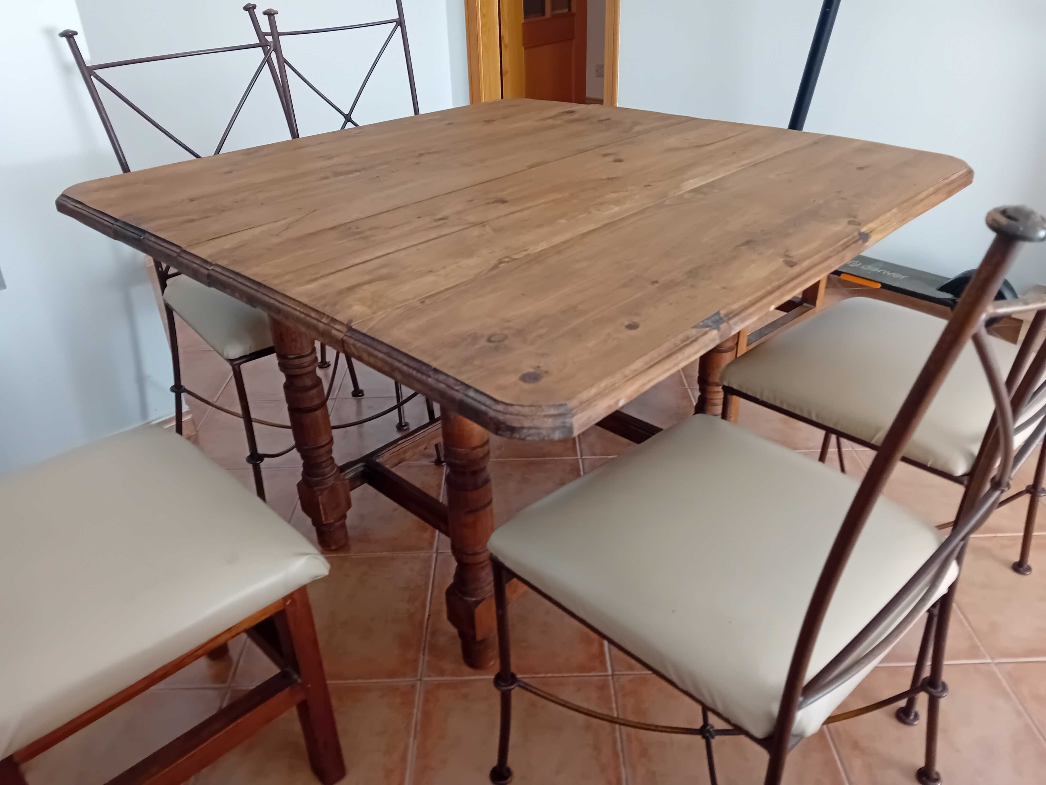 Conjunto de Mesa dobrável Rústico 4 Cadeiras e 2 bancos Mexicanos