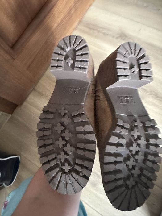 Zamszowe botki karmelowe ciemny beż brązowe koreczek sznurowane