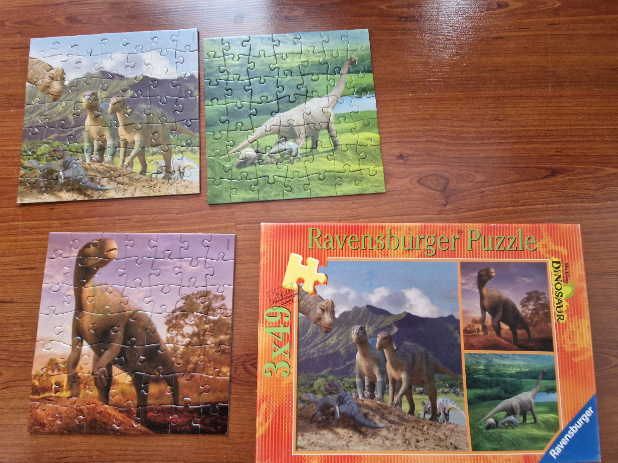 Puzzle dinozaury.Ravensburger 3x49 elementow