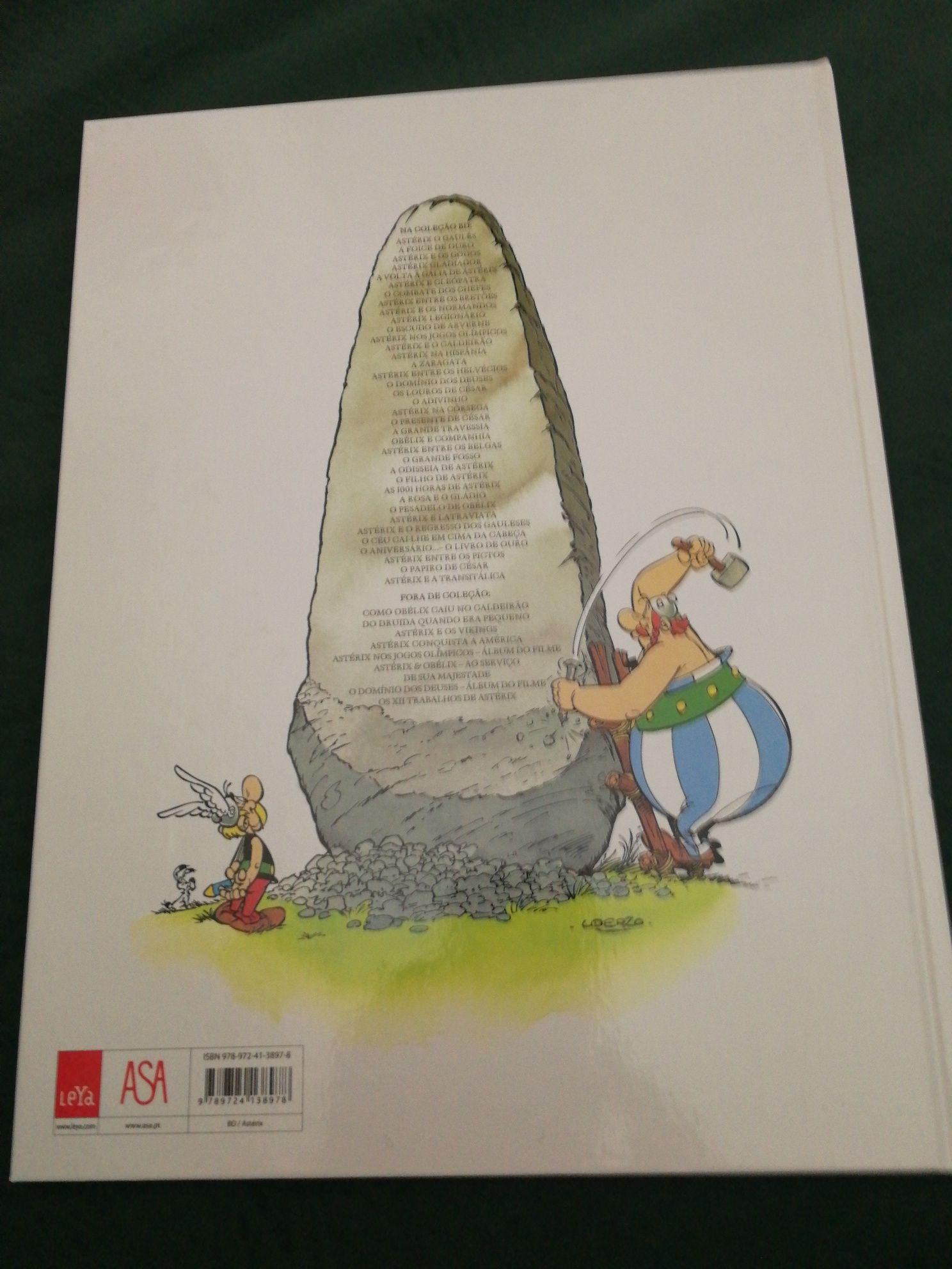 Livro "Astérix O Combate dos Chefes"