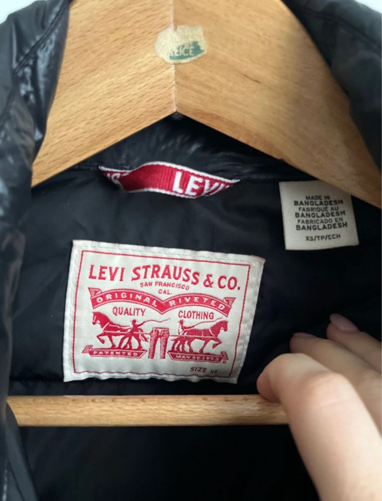 Cienka, puchowa kurtka Levis XS
