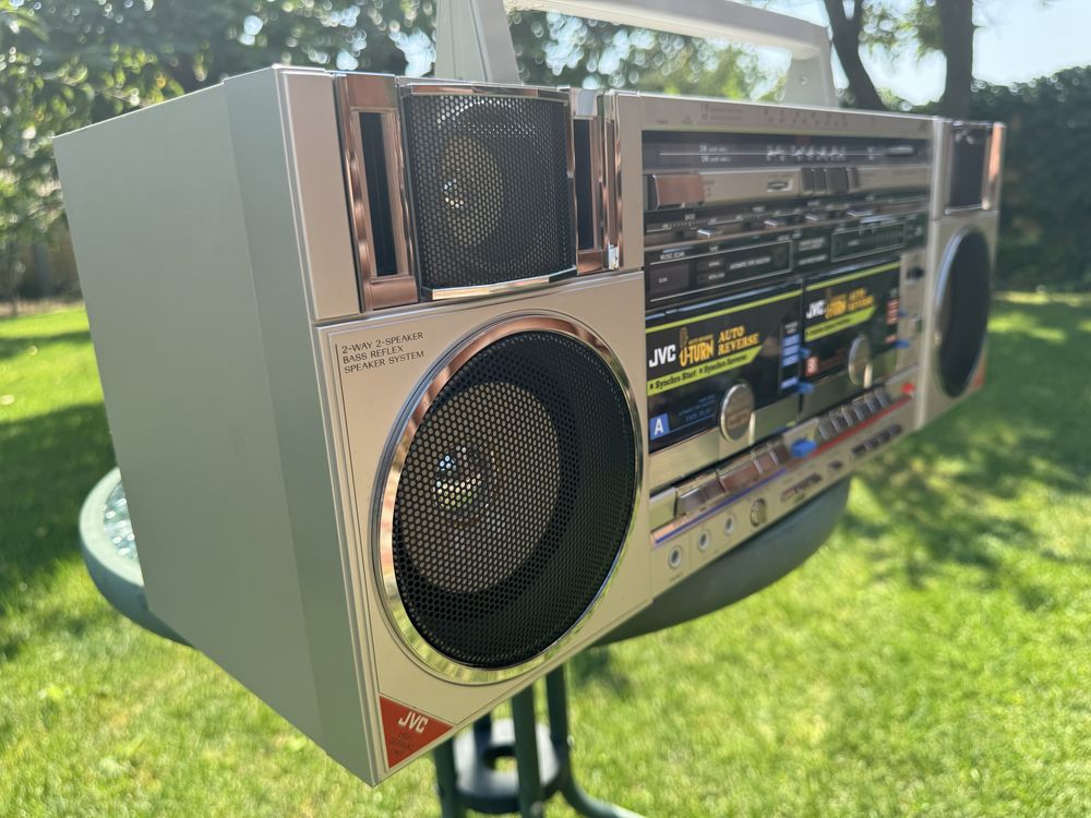 Продам магнитолу JVC  PC-W300W