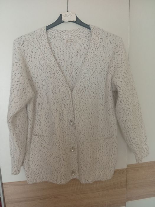 Sweter na guziki