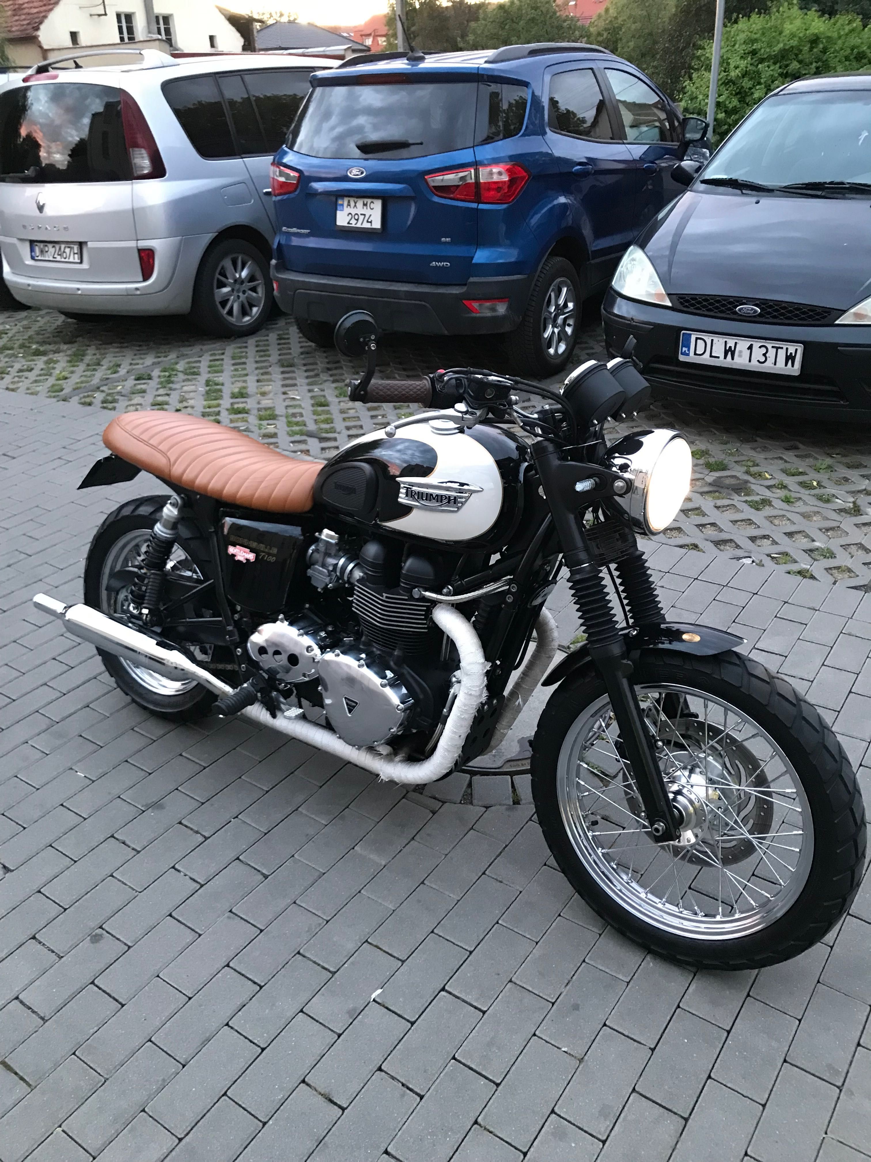 Bonneville T100 Cafe Racer Scrambler Custom