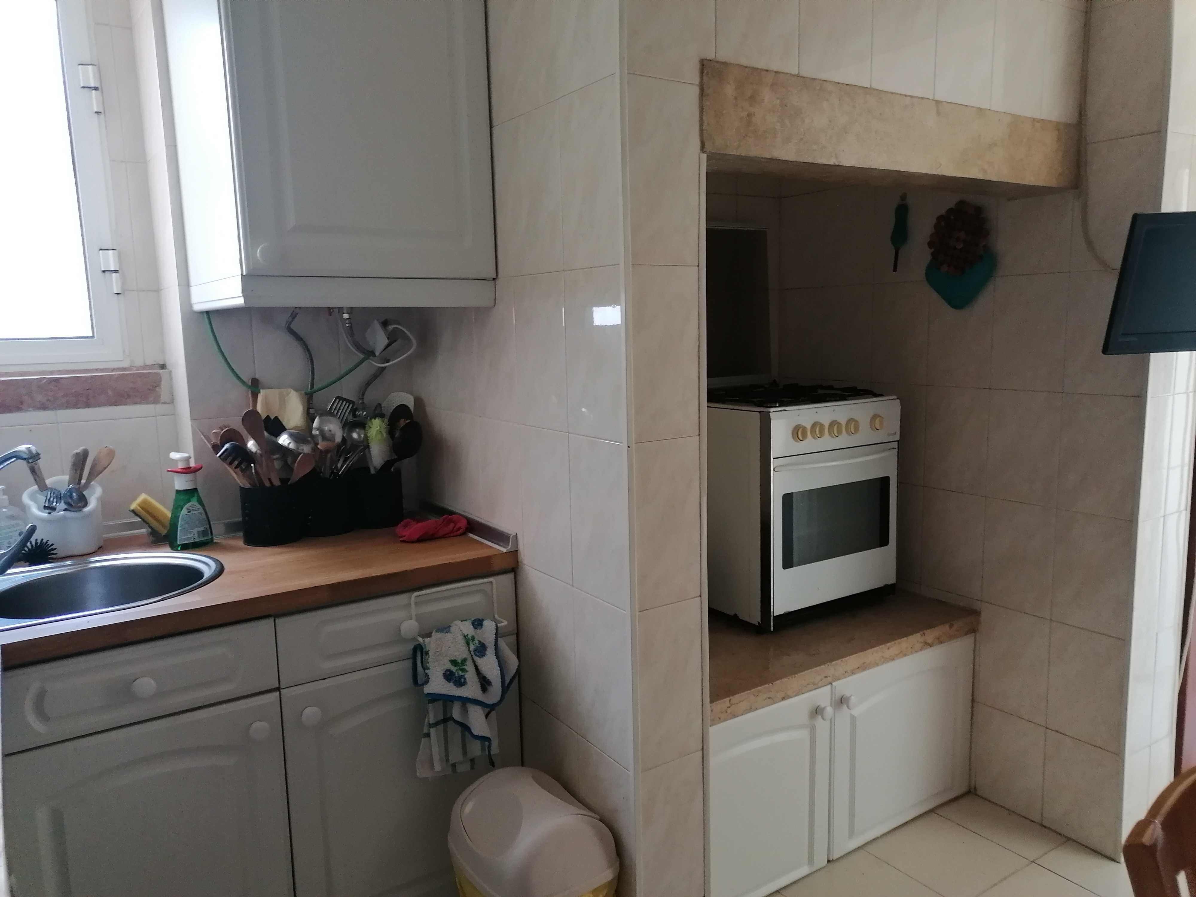 Quarto de solteiro para alugar em Lisboa Penha de França