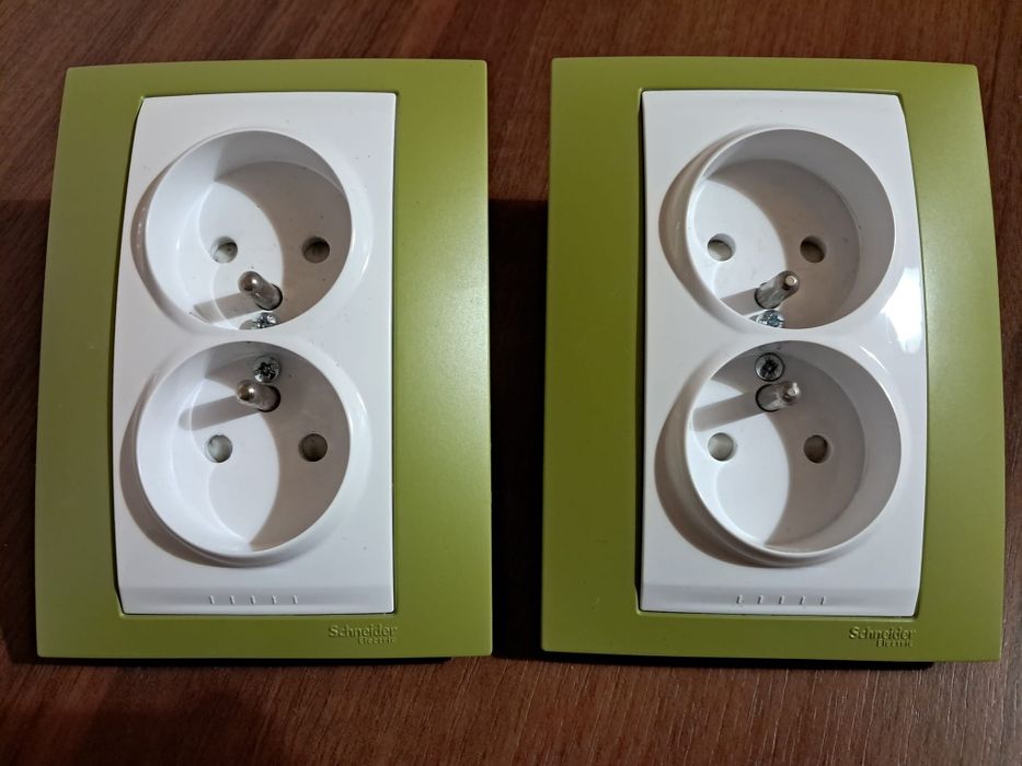 Gniazdko podwójne Schneider Electric zielono białe