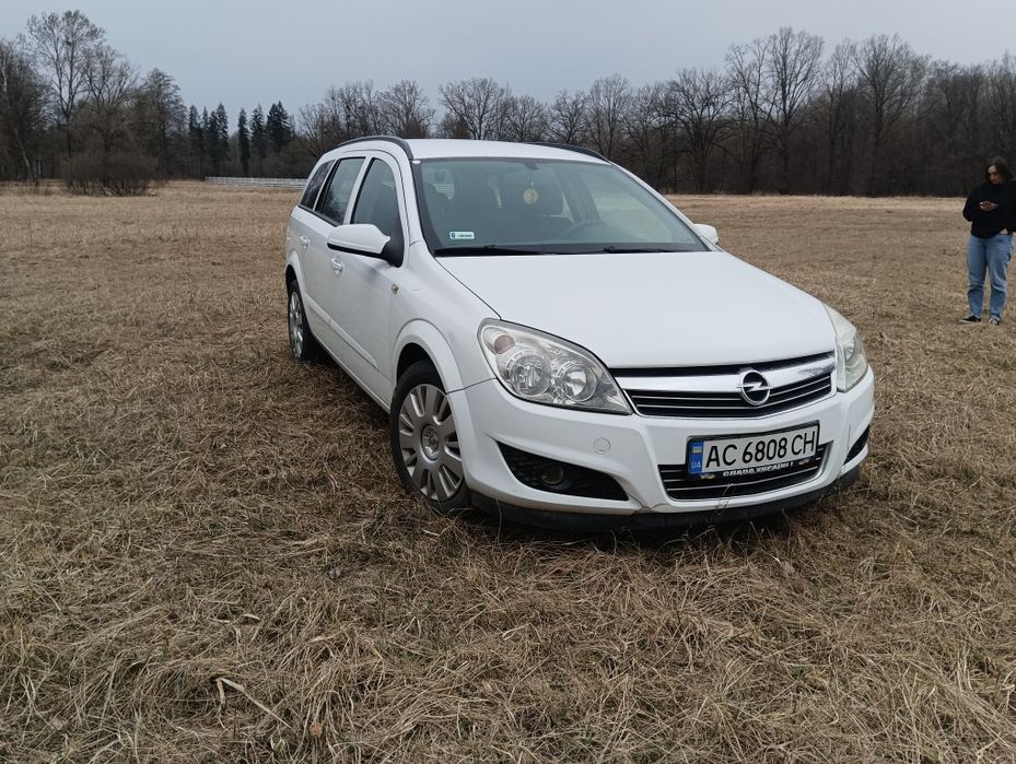Опель Астра в хорошому стані 3600 без торгу