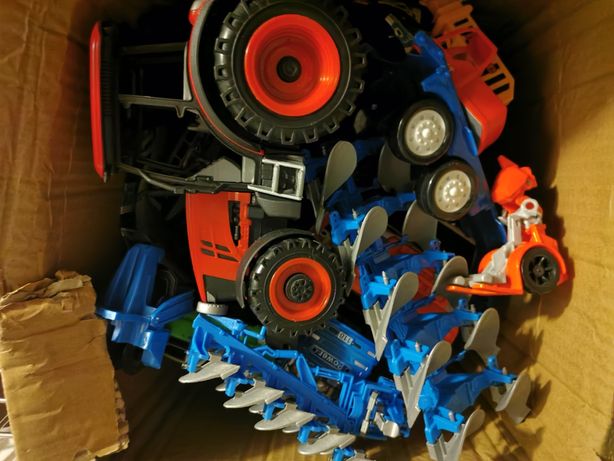 Zabawki dla chlopca pojazdy traktor  kolejka itp