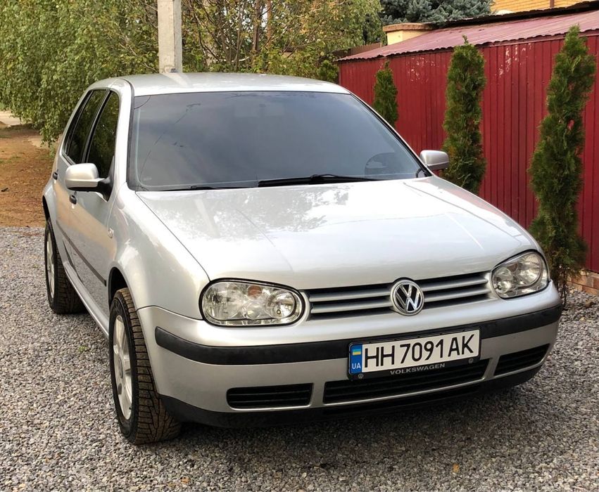 Volkswagen Golf 2000г 1.6 бенз.