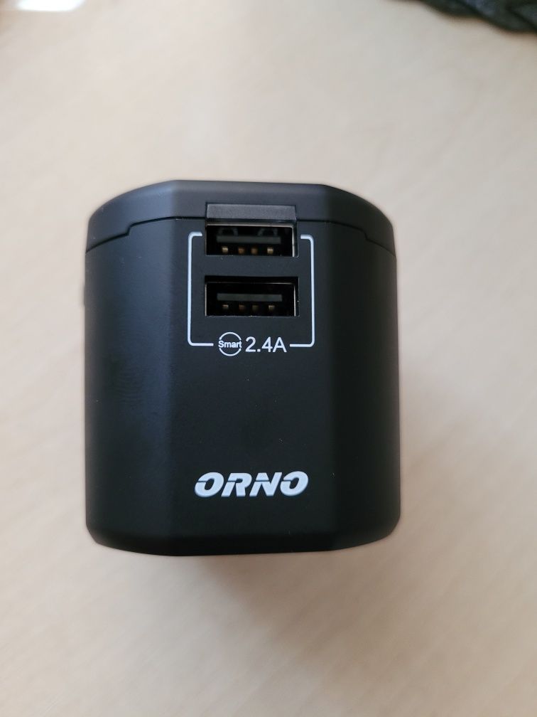 Adapter podróżny Orno 100-240V 8A 2xUSB 5V 2,4A